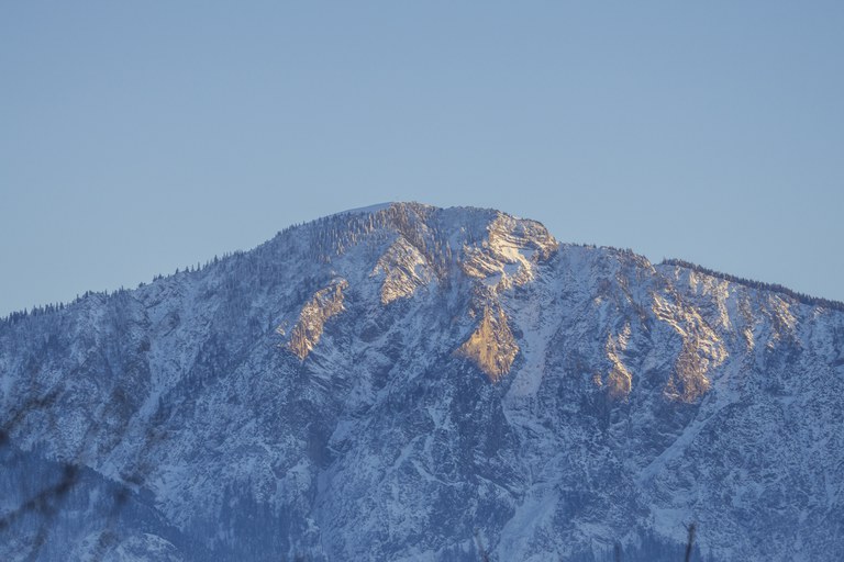 Bäck, Nele, Hohe Kiste. Gipfel in Schnee mit Sonne, Fotografie, Portfolio, Jg11, 2022